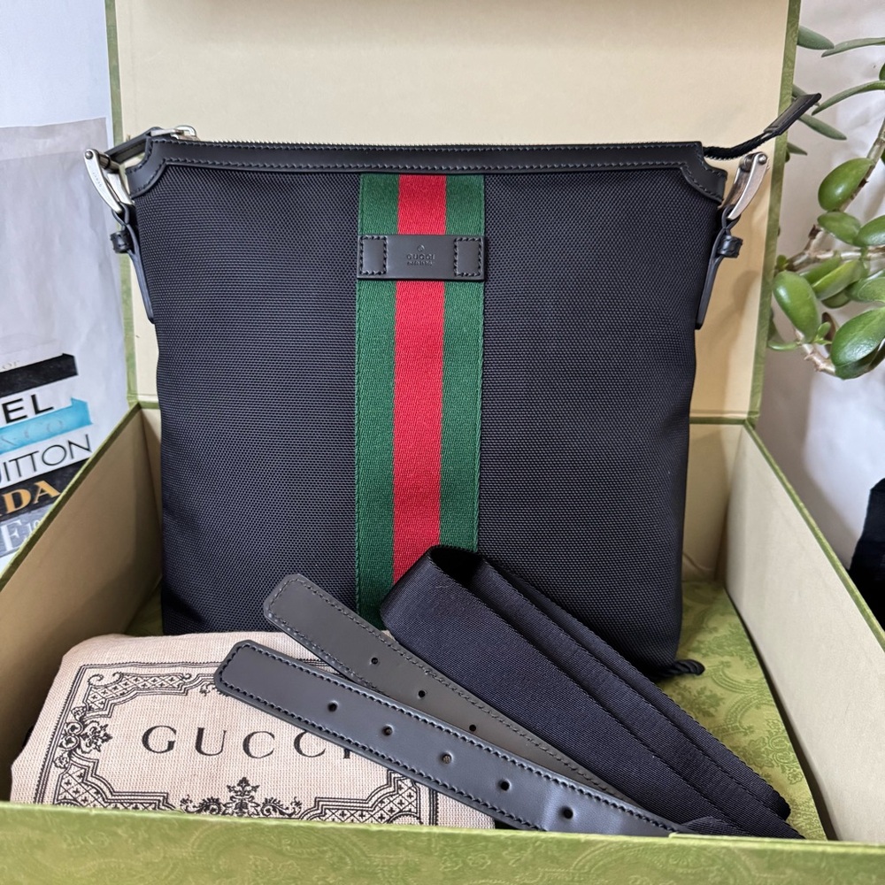 ‼️SOLD‼️Gucci Sherry Line Web Techno Canvas Messenger Bag Medium Size